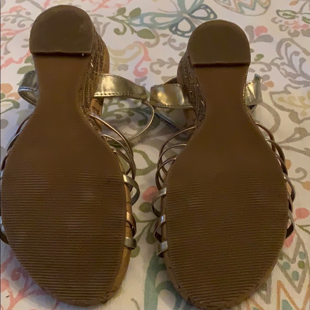 Kenneth Cole Size 1 Sandals - Picture 2 of 3